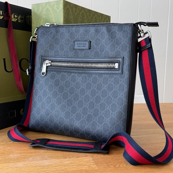 Gucci Messenger - Picture 1 of 7